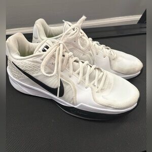 Nike Sabrina Women’s 10.5 White and Black basketball Sneakers